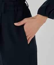 KBLCD04069 a.v.v(アー・ヴェ・ヴェ) サテンテーパードパンツ【洗える/速乾/毛玉になりにくい/イージーケア】 ネイビー