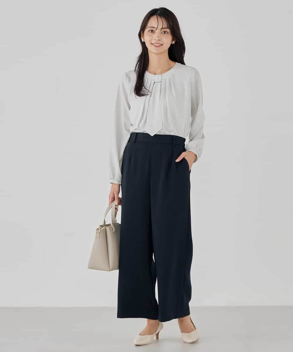 KBLCD05069 a.v.v(アー・ヴェ・ヴェ) サテンワイドクロップドパンツ【洗える/速乾/毛玉になりにくい/イージーケア】 ネイビー
