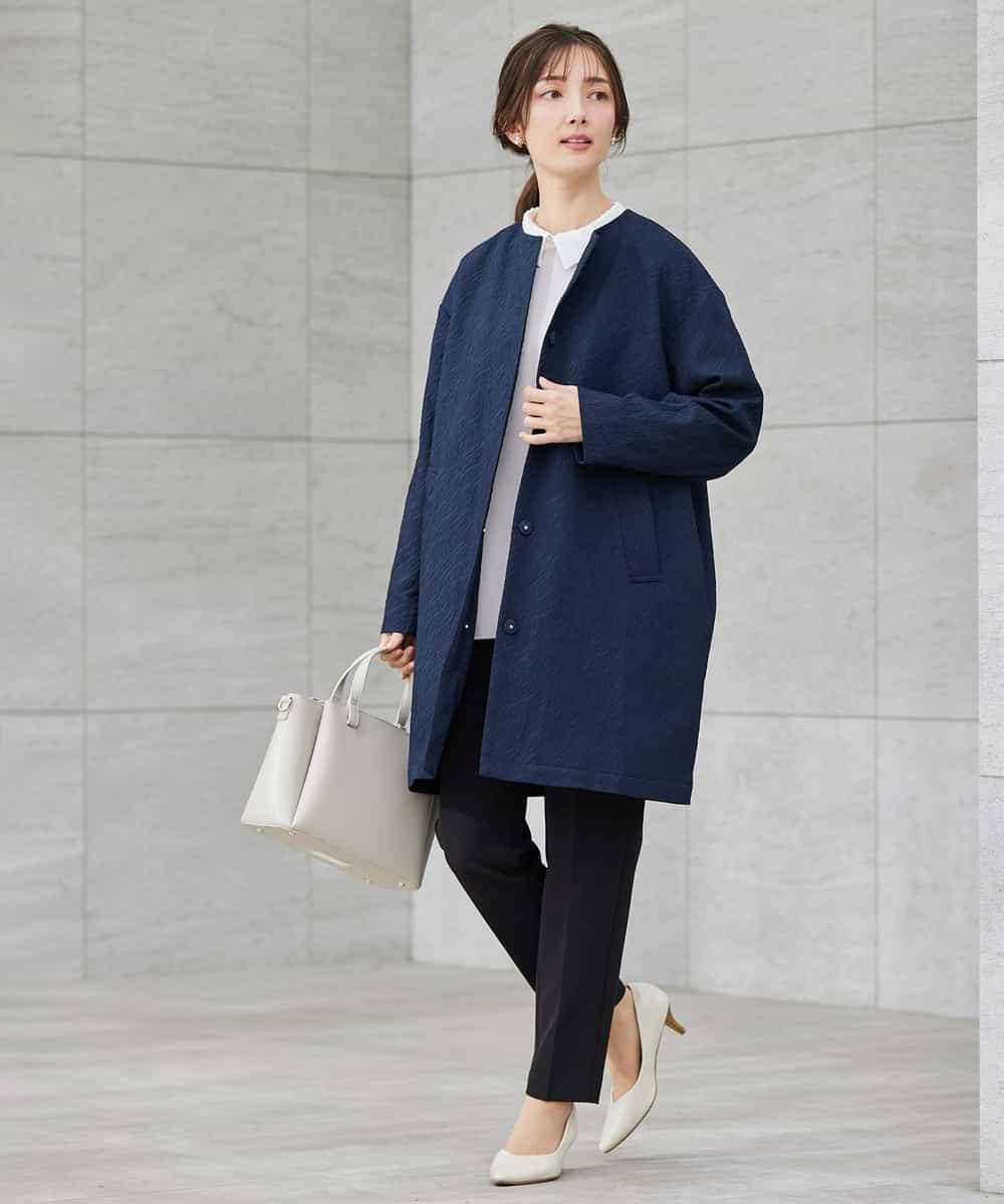 KBUCD02129 a.v.v(アー・ヴェ・ヴェ) ジャガードノーカラーコート ネイビー