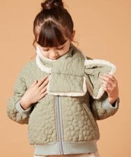 KG3JS10024 a.v.v KIDS(アー・ヴェ・ヴェ) [KIDS]【2WAY】フラワーキルトリバーシブルマフラー カーキ