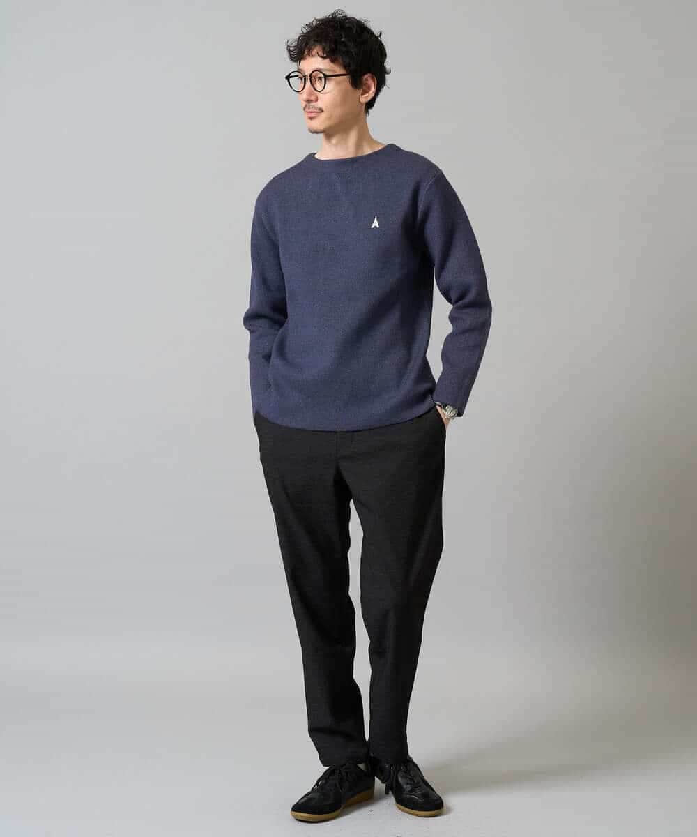 KHFAD60049 a.v.v MEN(アー・ヴェ・ヴェ) 【洗濯機で洗える】ワンポイント刺繍ボートネックニット アイボリー