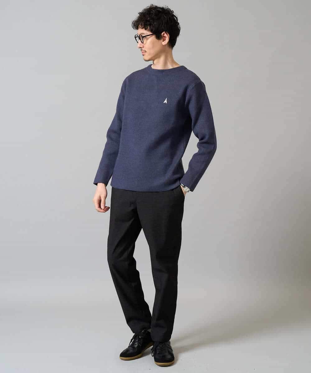 KHFAD60049 a.v.v MEN(アー・ヴェ・ヴェ) 【洗濯機で洗える】ワンポイント刺繍ボートネックニット アイボリー