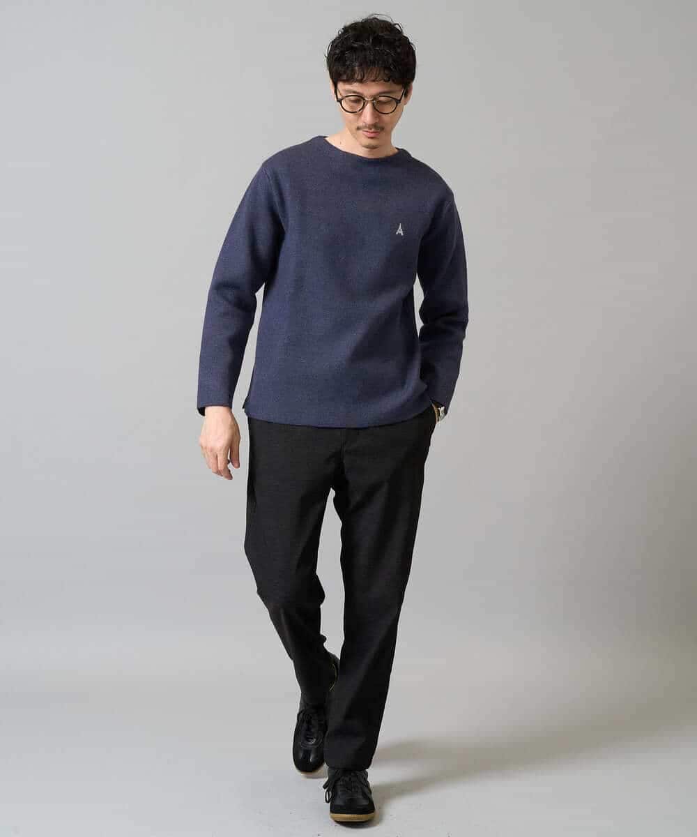 KHFAD60049 a.v.v MEN(アー・ヴェ・ヴェ) 【洗濯機で洗える】ワンポイント刺繍ボートネックニット アイボリー