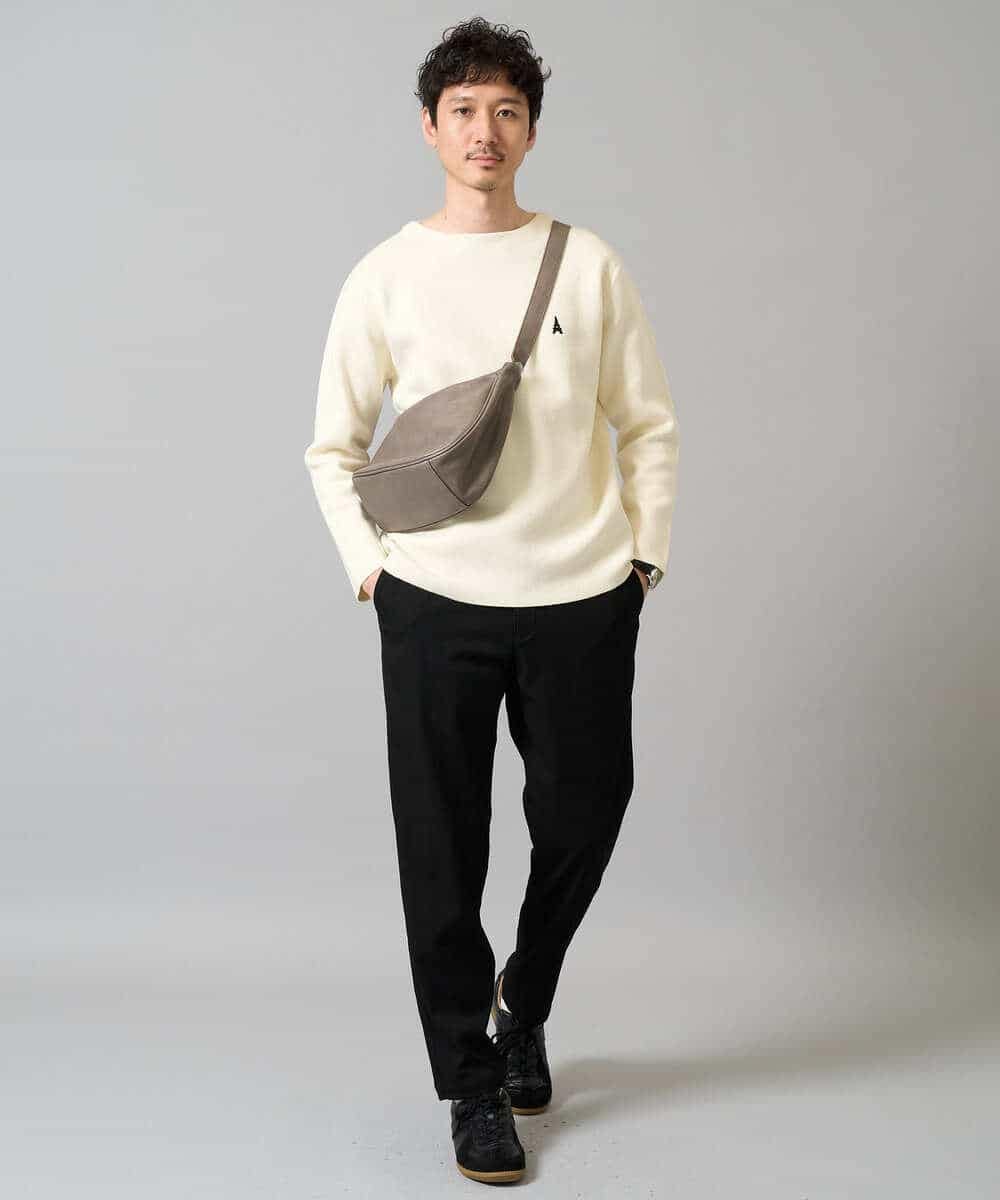 KHFAD60049 a.v.v MEN(アー・ヴェ・ヴェ) 【洗濯機で洗える】ワンポイント刺繍ボートネックニット アイボリー