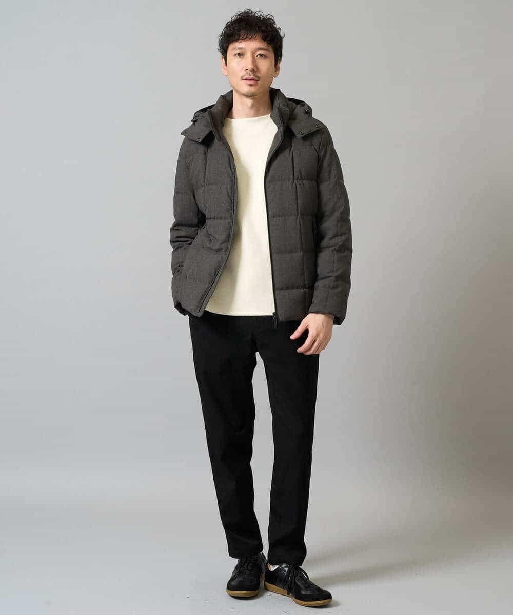 KHFAD60049 a.v.v MEN(アー・ヴェ・ヴェ) 【洗濯機で洗える】ワンポイント刺繍ボートネックニット アイボリー