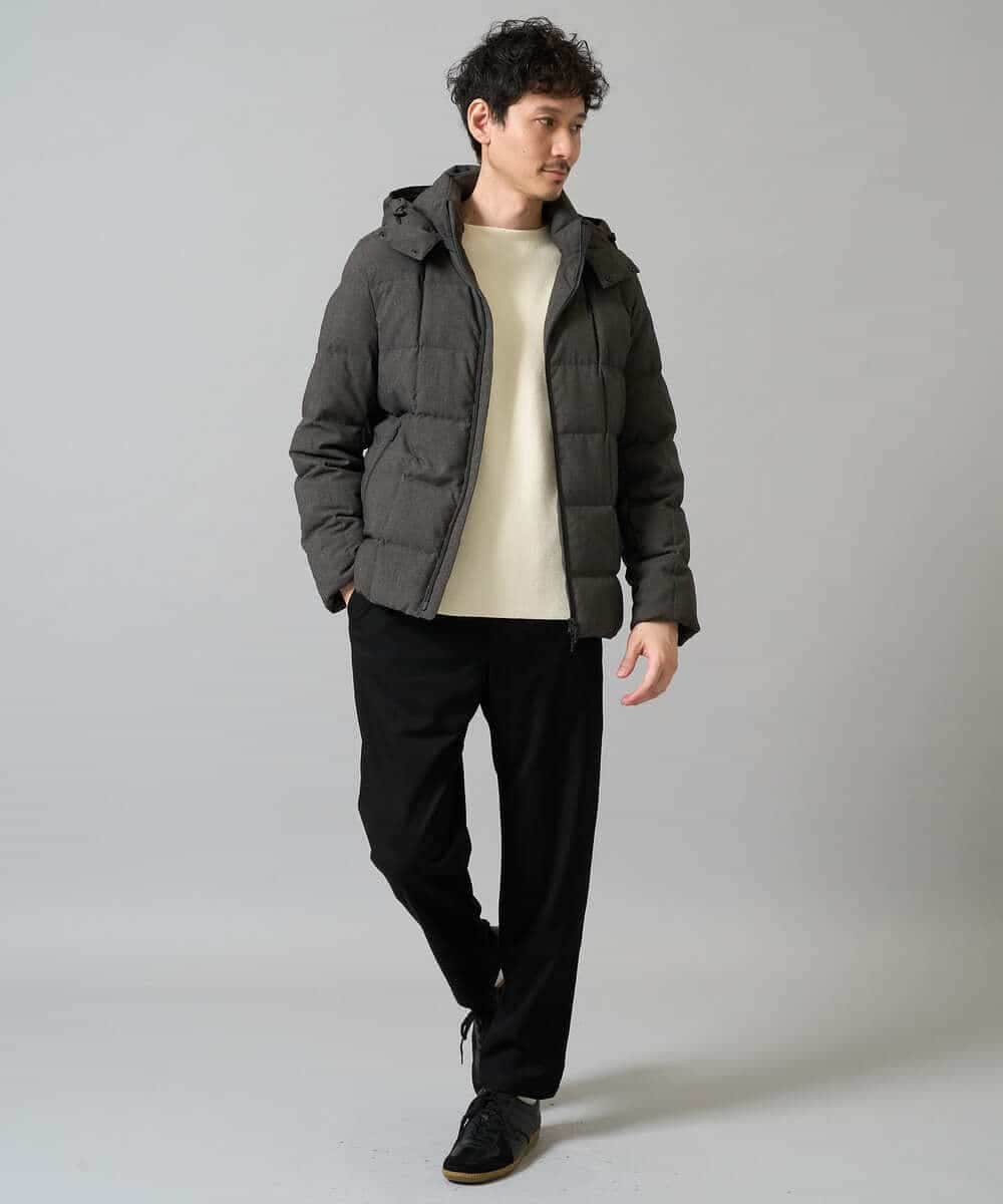 KHFAD60049 a.v.v MEN(アー・ヴェ・ヴェ) 【洗濯機で洗える】ワンポイント刺繍ボートネックニット アイボリー