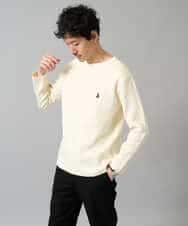 KHFAD60049 a.v.v MEN(アー・ヴェ・ヴェ) 【洗濯機で洗える】ワンポイント刺繍ボートネックニット アイボリー