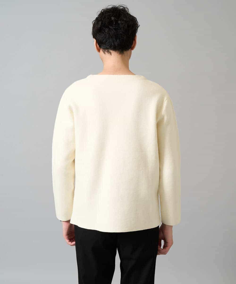 KHFAD60049 a.v.v MEN(アー・ヴェ・ヴェ) 【洗濯機で洗える】ワンポイント刺繍ボートネックニット アイボリー