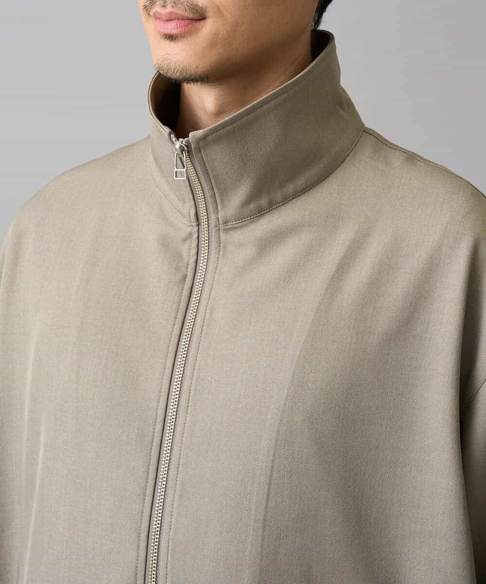 KHJED07129 a.v.v MEN(アー・ヴェ・ヴェ) ジップアップスタンドカラーブルゾン ベージュ