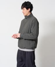 KHJLD29149 a.v.v MEN(アー・ヴェ・ヴェ) ウラメッシュナイロンストレッチスタンドブルゾン カーキ