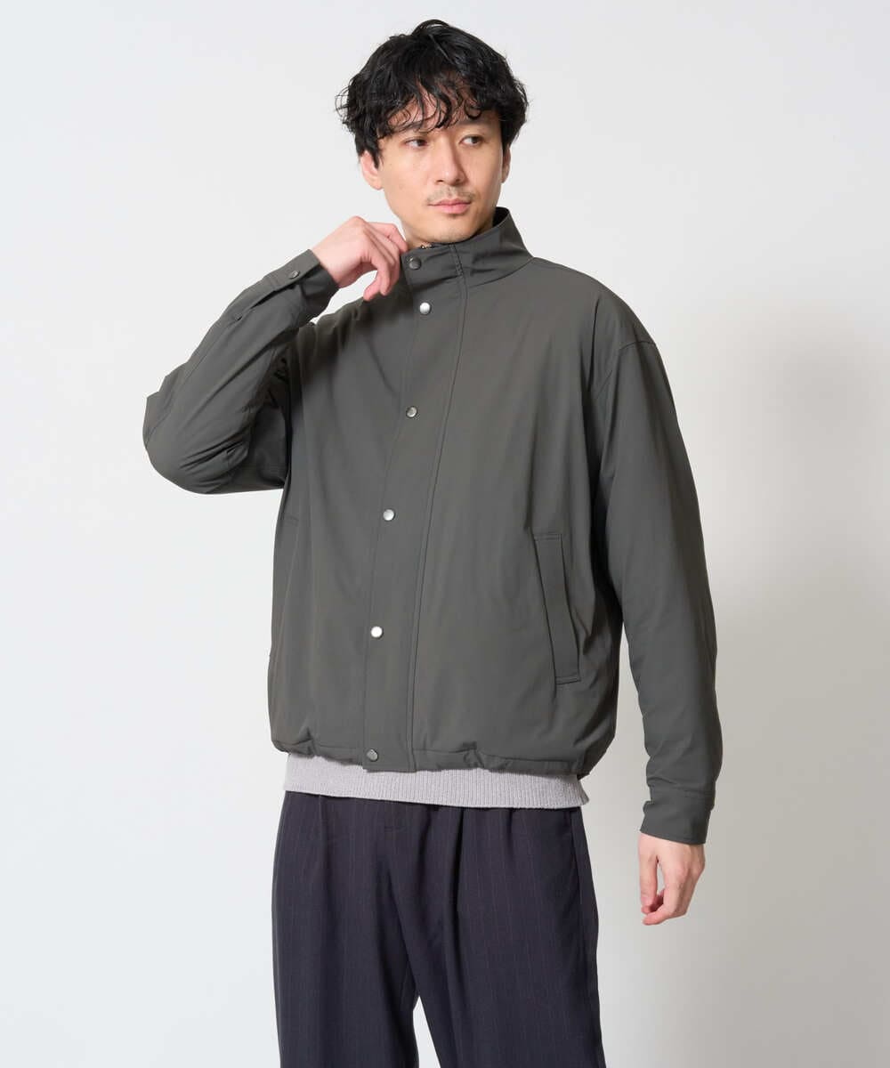 KHJLD29149 a.v.v MEN(アー・ヴェ・ヴェ) ウラメッシュナイロンストレッチスタンドブルゾン カーキ