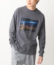 KHKFV19044 a.v.v MEN(アー・ヴェ・ヴェ) 【フォトグラファーコラボ】ワイドシルエットロングTシャツ ダークグレー