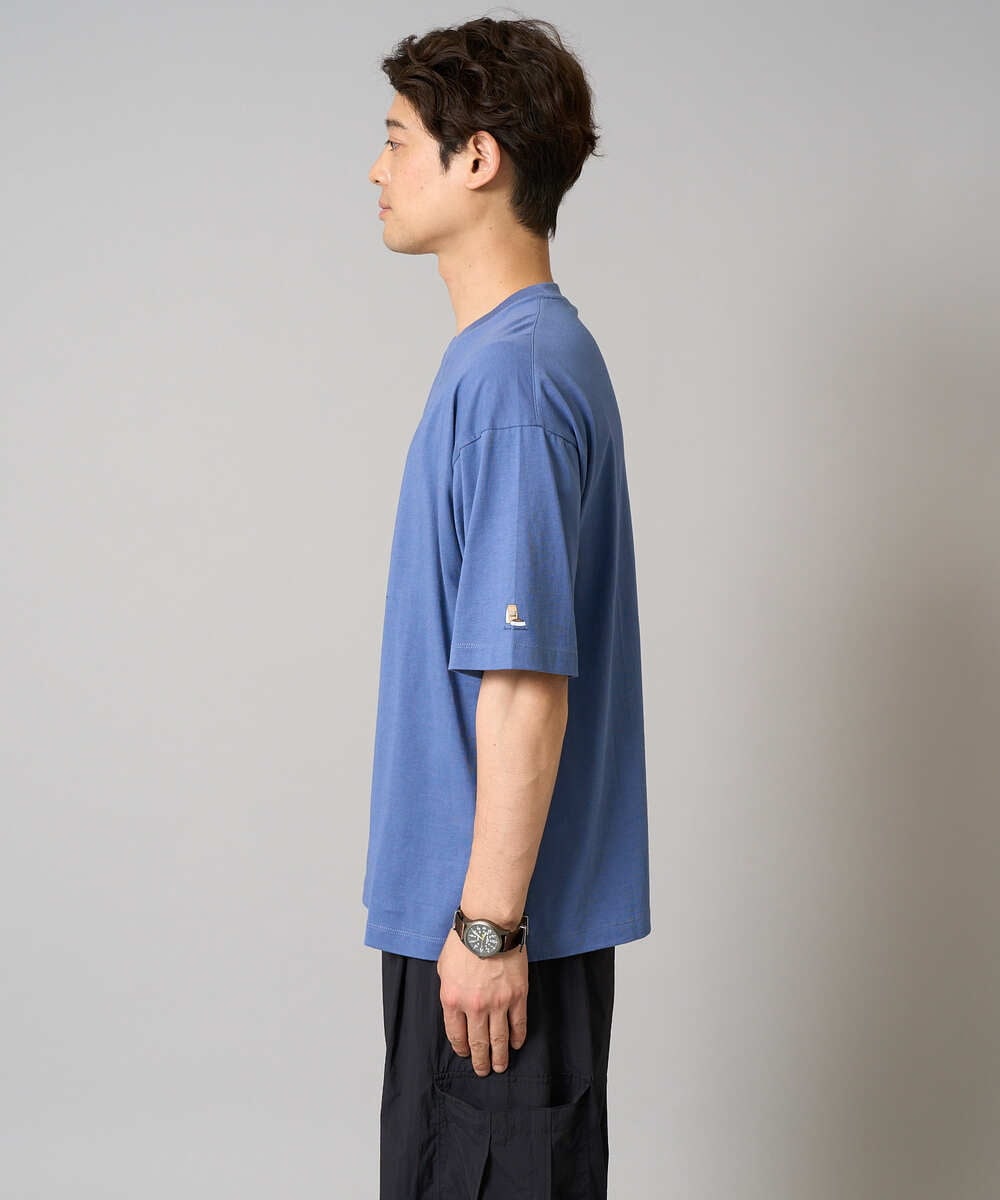 KHKGA62044 a.v.v MEN(アー・ヴェ・ヴェ) 【接触冷感】イラストレーターコラボプリンワイドシルエットカットソー【mitaina pro】 ブルー