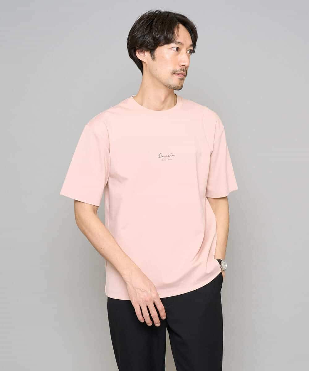 KHKGD29039 a.v.v MEN(アー・ヴェ・ヴェ) 【イージーケア/洗濯機で洗える/速乾/毛玉になりにくい/接触冷感】ミニロゴプリントセミワイドシルエットカットソー ピンク