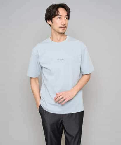 KHKGD29039 a.v.v MEN 【イージーケア/洗濯機で洗える/速乾/毛玉になりにくい/接触冷感】ミニロゴプリントセミワイドシルエットカットソー