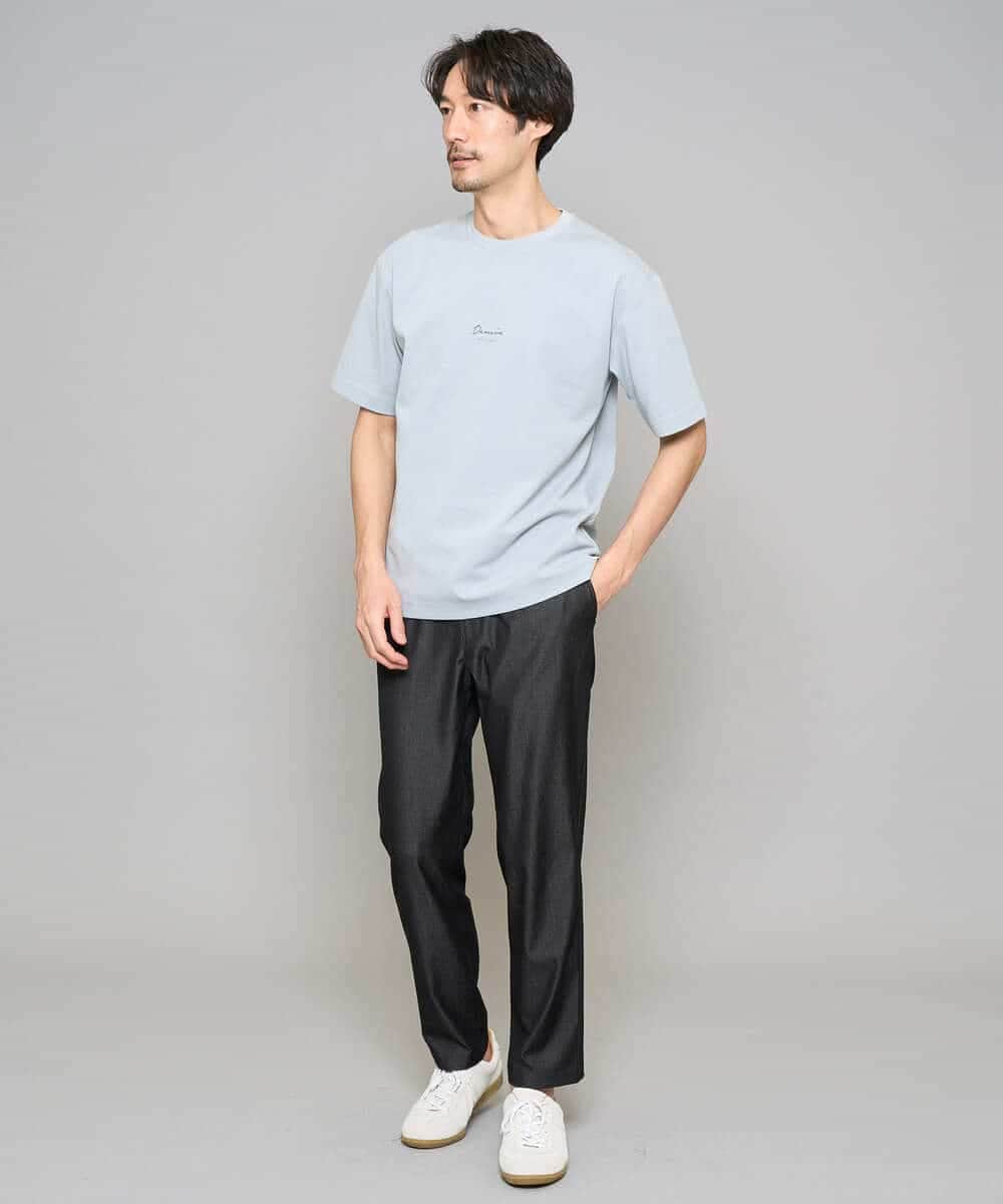 KHKGD29039 a.v.v MEN(アー・ヴェ・ヴェ) 【イージーケア/洗濯機で洗える/速乾/毛玉になりにくい/接触冷感】ミニロゴプリントセミワイドシルエットカットソー ダークグレー