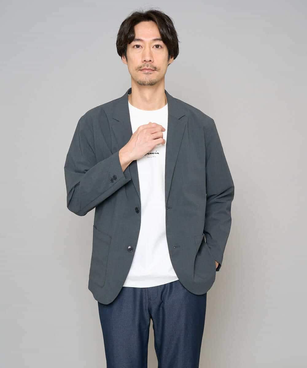 KHKGD29039 a.v.v MEN(アー・ヴェ・ヴェ) 【イージーケア/洗濯機で洗える/速乾/毛玉になりにくい/接触冷感】ミニロゴプリントセミワイドシルエットカットソー ダークグレー