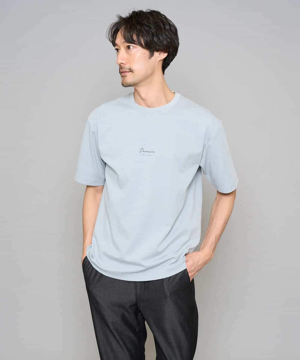 KHKGD29039 a.v.v MEN(アー・ヴェ・ヴェ) 【イージーケア/洗濯機で洗える/速乾/毛玉になりにくい/接触冷感】ミニロゴプリントセミワイドシルエットカットソー ダークグレー