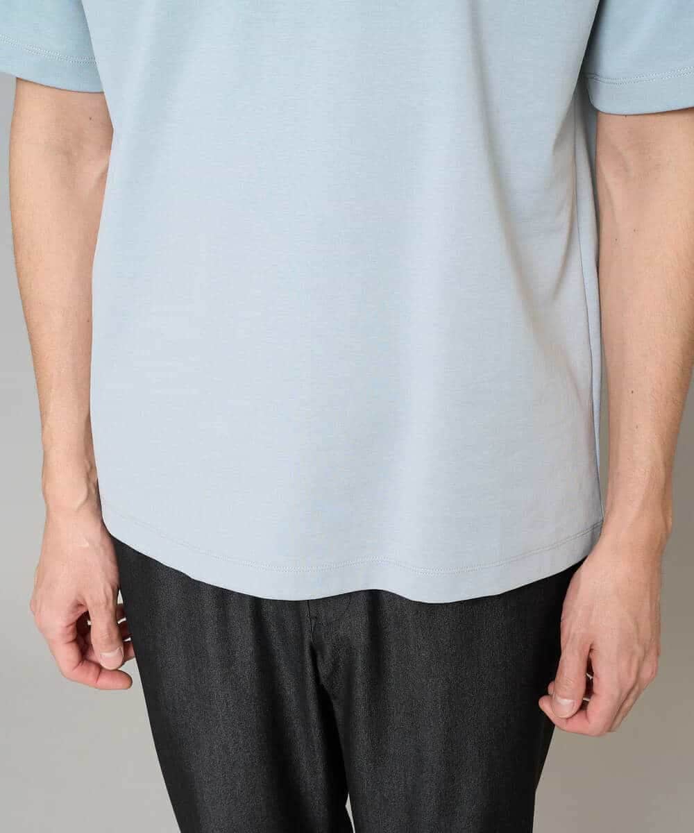 KHKGD29039 a.v.v MEN(アー・ヴェ・ヴェ) 【イージーケア/洗濯機で洗える/速乾/毛玉になりにくい/接触冷感】ミニロゴプリントセミワイドシルエットカットソー ダークグレー