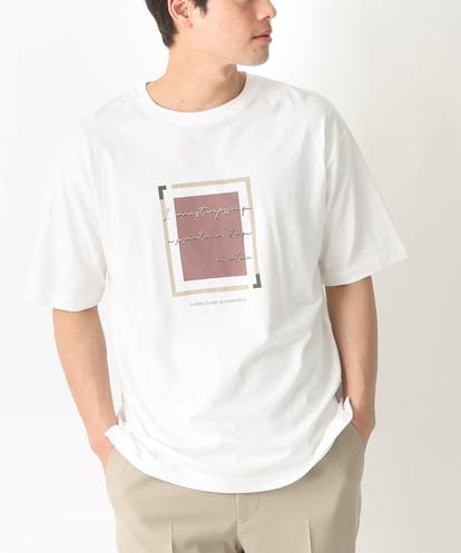 KHKGV25034 a.v.v MEN 【定番アイテム】スクエアプリントセミワイドシルエットTシャツ