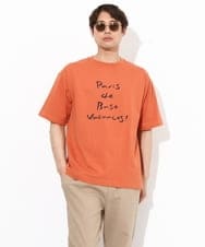 KHKGV30044 a.v.v MEN(アー・ヴェ・ヴェ) 【ucaU×a.v.vコラボ】プリントワイドシルエットTシャツ オレンジ