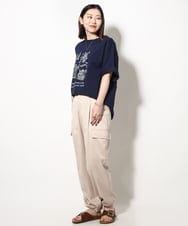 KHKGV31044 a.v.v MEN(アー・ヴェ・ヴェ) 【ucaU×a.v.vコラボ】フロントプリントワイドシルエットTシャツ ネイビー