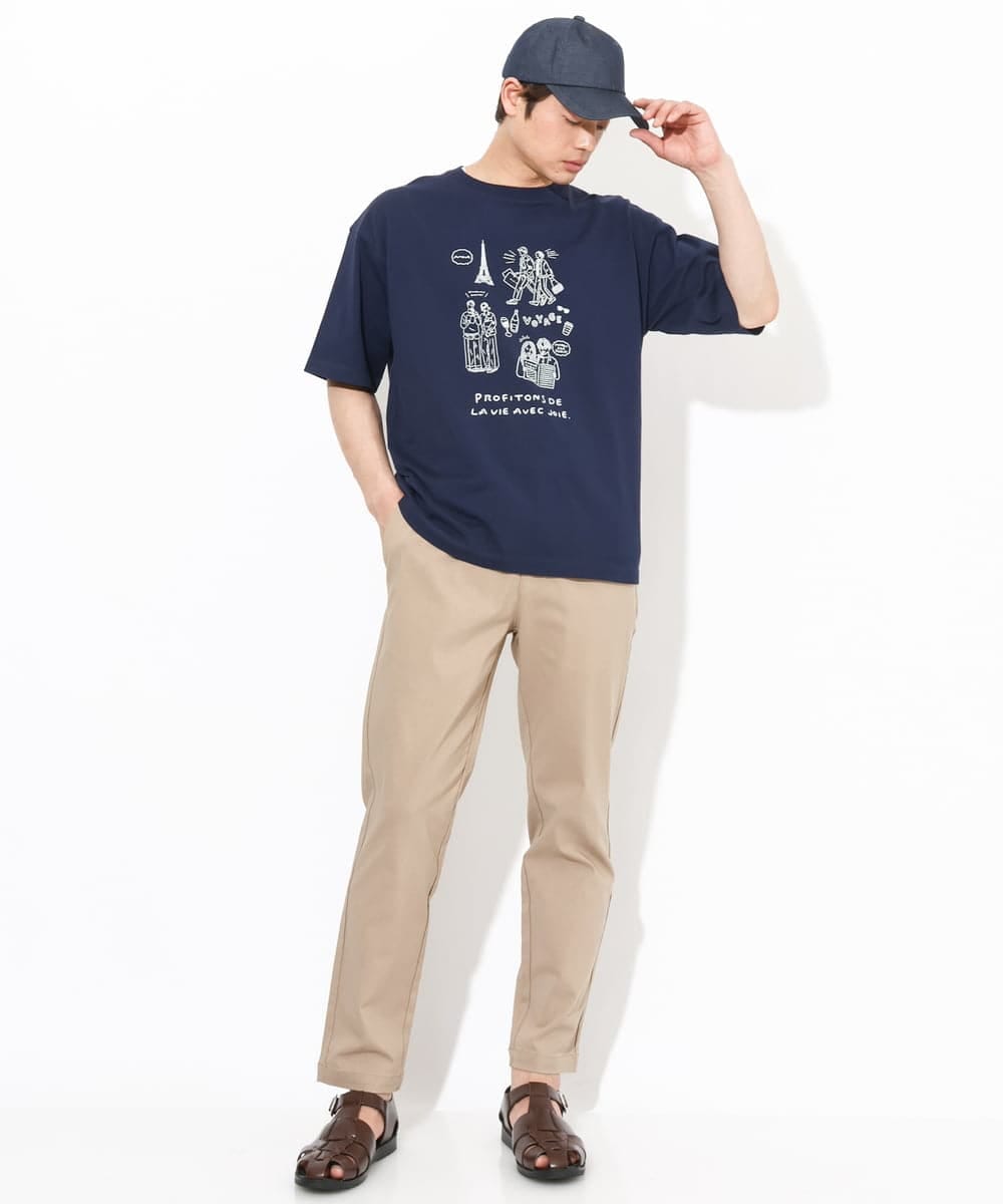 KHKGV31044 a.v.v MEN(アー・ヴェ・ヴェ) 【ucaU×a.v.vコラボ】フロントプリントワイドシルエットTシャツ ネイビー