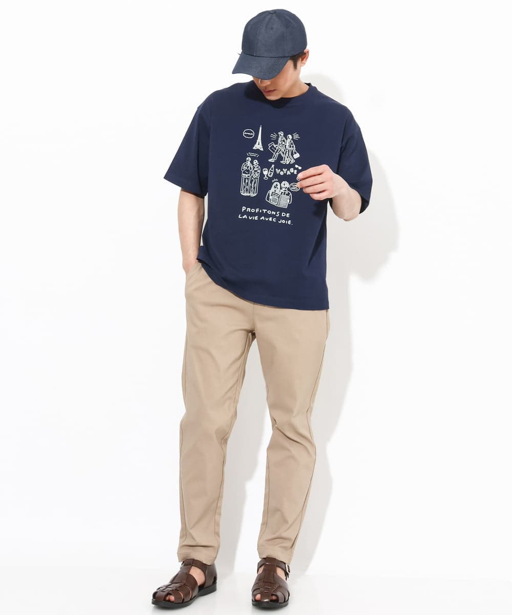 KHKGV31044 a.v.v MEN(アー・ヴェ・ヴェ) 【ucaU×a.v.vコラボ】フロントプリントワイドシルエットTシャツ ネイビー