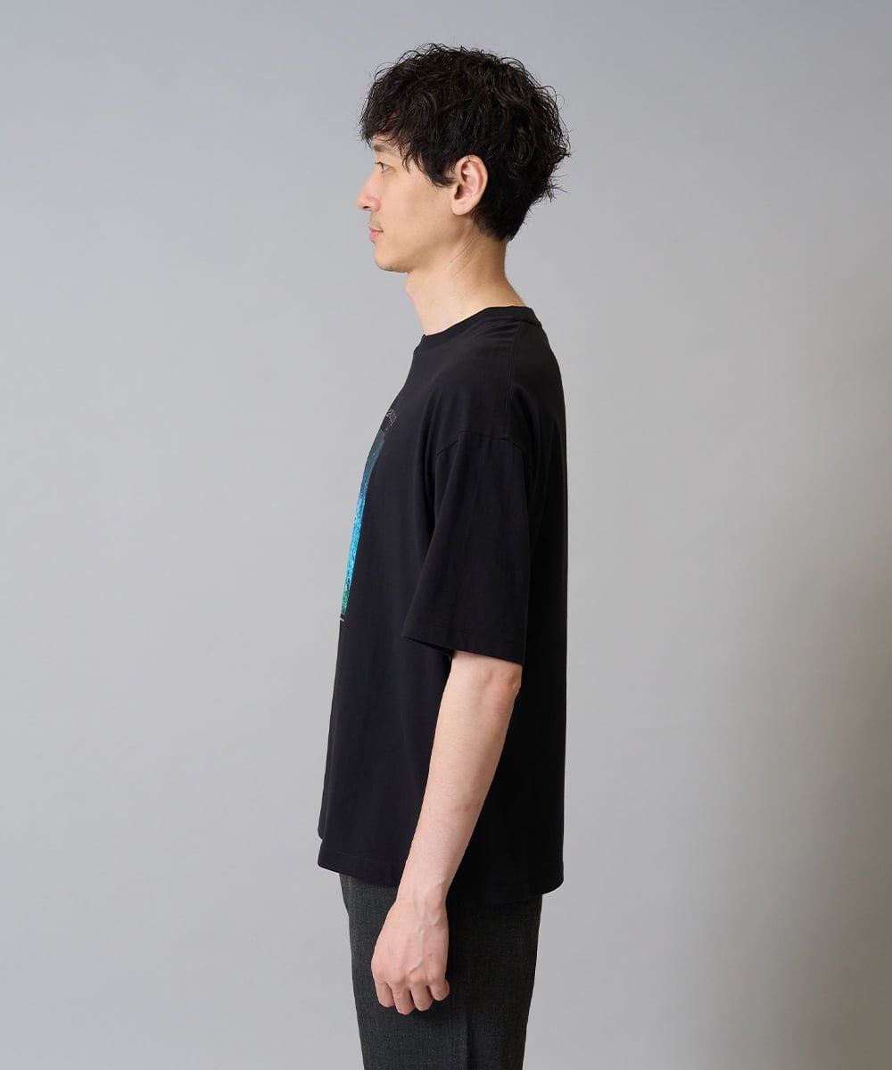 KHKHA11044 a.v.v MEN(アー・ヴェ・ヴェ) 【接触冷感】フォトグラファーコラボワイドシルエットカットソー　HIDEYUKI SUTO ブラック