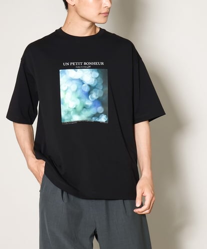 KHKHV11044 a.v.v MEN 【HIDEYUKI SUTO×a.v.vコラボ】フォトプリントワイドシルエットTシャツ