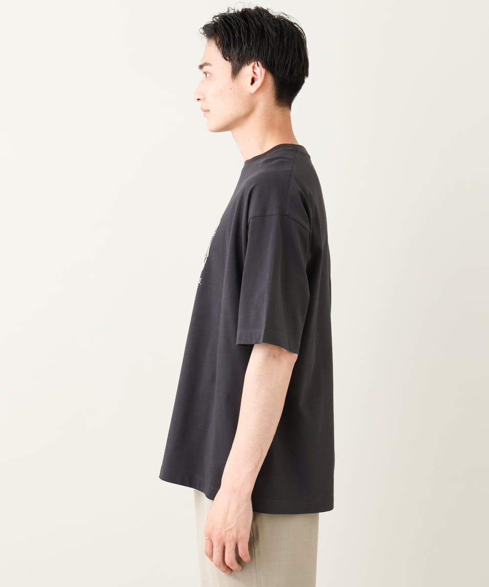 KHKHV61044 a.v.v MEN(アー・ヴェ・ヴェ) 【ucaU×a.v.vコラボ】イラストワイドシルエットTシャツ ダークグレー