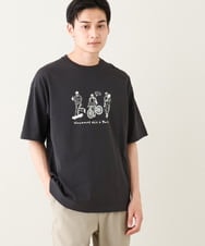 KHKHV61044 a.v.v MEN(アー・ヴェ・ヴェ) 【ucaU×a.v.vコラボ】イラストワイドシルエットTシャツ ダークグレー