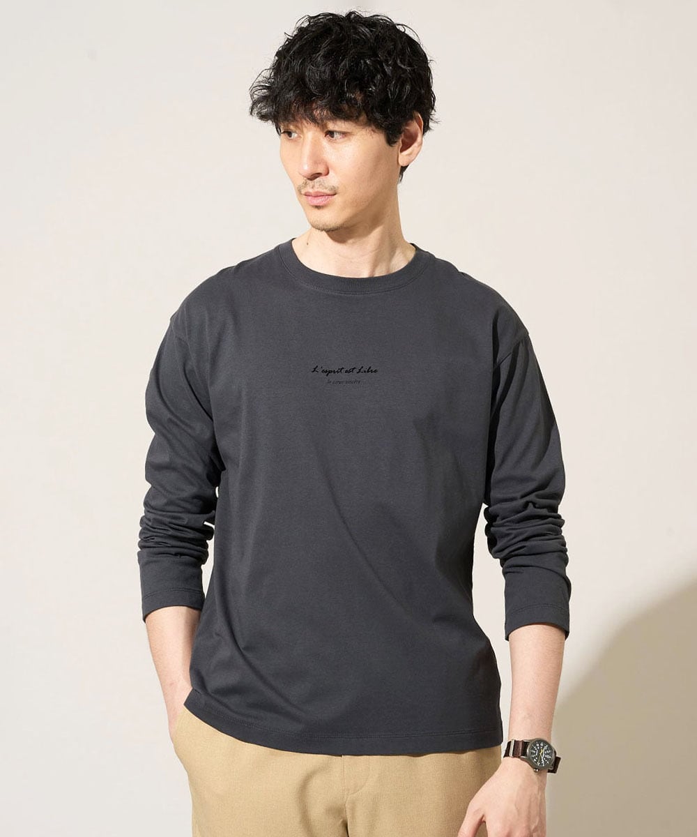 KHKJA29034 a.v.v MEN(アー・ヴェ・ヴェ) 【コットン100％】ミニロゴプリントロングTシャツ　セミワイドシルエット ダークグレー