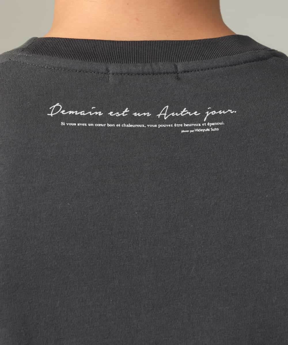 KHKJV12044 a.v.v MEN(アー・ヴェ・ヴェ) 【HIDEYUKI SUTO×a.v.vコラボ】フォトプリントワイドシルエットロングＴシャツ ダークグレー