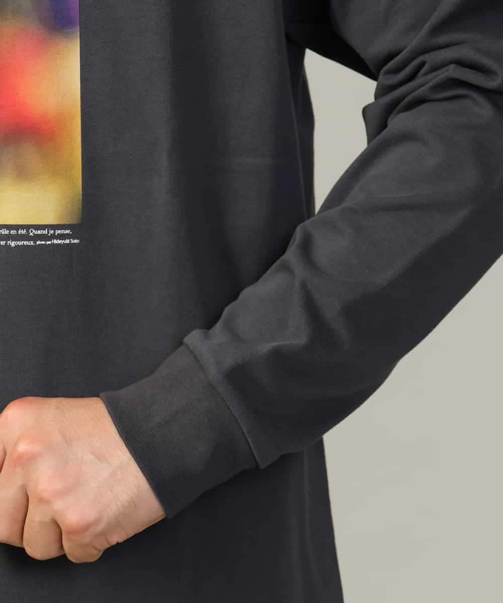 KHKJV12044 a.v.v MEN(アー・ヴェ・ヴェ) 【HIDEYUKI SUTO×a.v.vコラボ】フォトプリントワイドシルエットロングＴシャツ ダークグレー