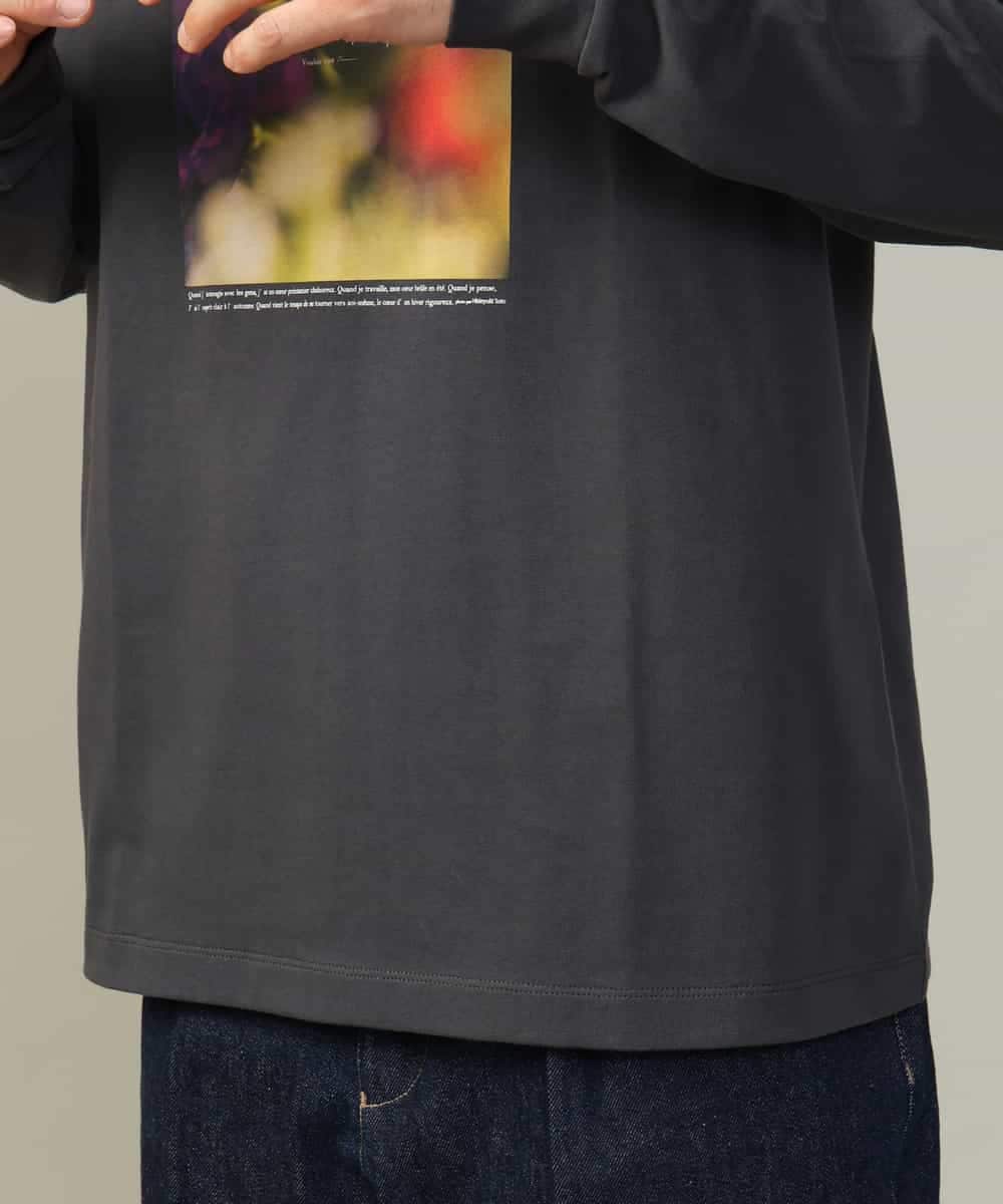 KHKJV12044 a.v.v MEN(アー・ヴェ・ヴェ) 【HIDEYUKI SUTO×a.v.vコラボ】フォトプリントワイドシルエットロングＴシャツ ダークグレー
