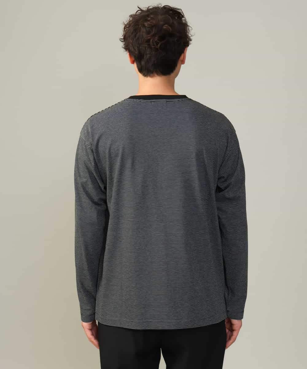 KHKJV38034 a.v.v MEN(アー・ヴェ・ヴェ) 【万能インナー】細ボーダーセミワイドシルエットロングTシャツ ダークグレー