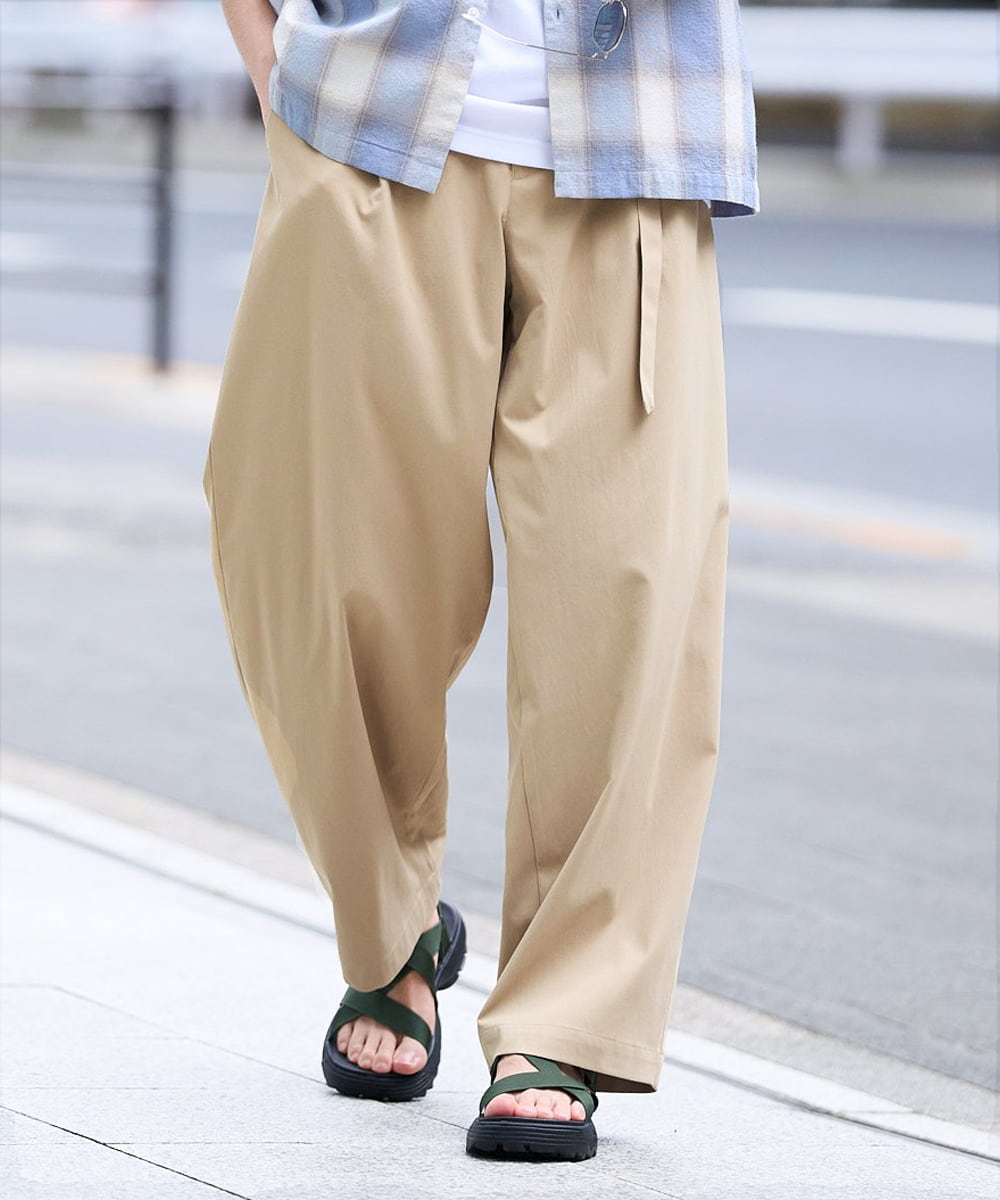 KHLGD49069 a.v.v MEN 大人の控えめワイドパンツ【接触冷感/ストレッチ】ベルトツキワイドテーパードチノパンツ【イージーケア/洗濯機で洗える/毛玉・シワになりにくい】