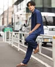 KHLGP41059 a.v.v MEN(アー・ヴェ・ヴェ) 幾何学柄プリントイージーパンツ ブルー