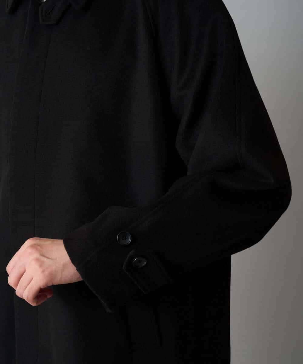 KHUAD07179 a.v.v MEN(アー・ヴェ・ヴェ) ワイドシルエットステンカラーコート ブラック