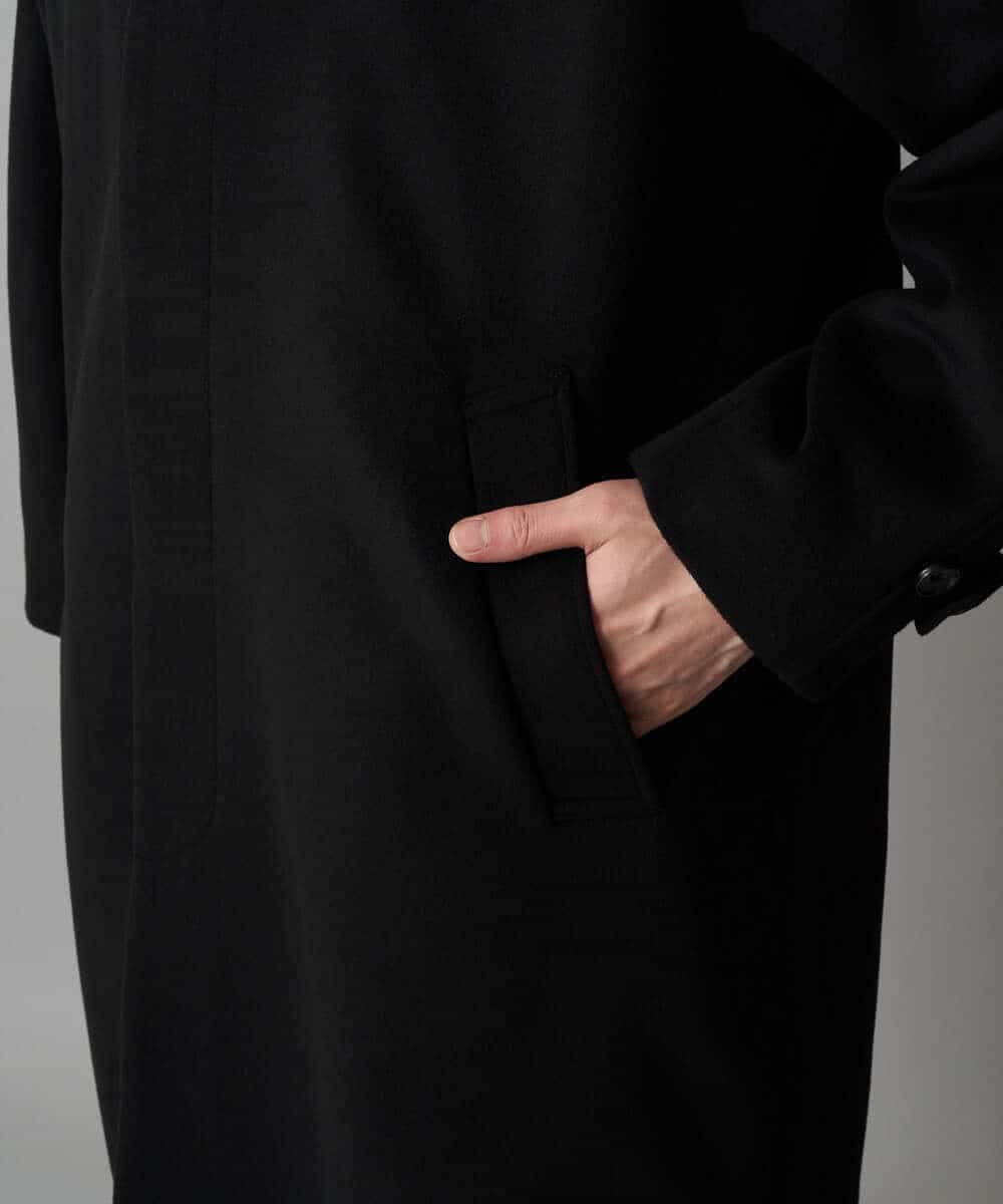 KHUAD07179 a.v.v MEN(アー・ヴェ・ヴェ) ワイドシルエットステンカラーコート ブラック