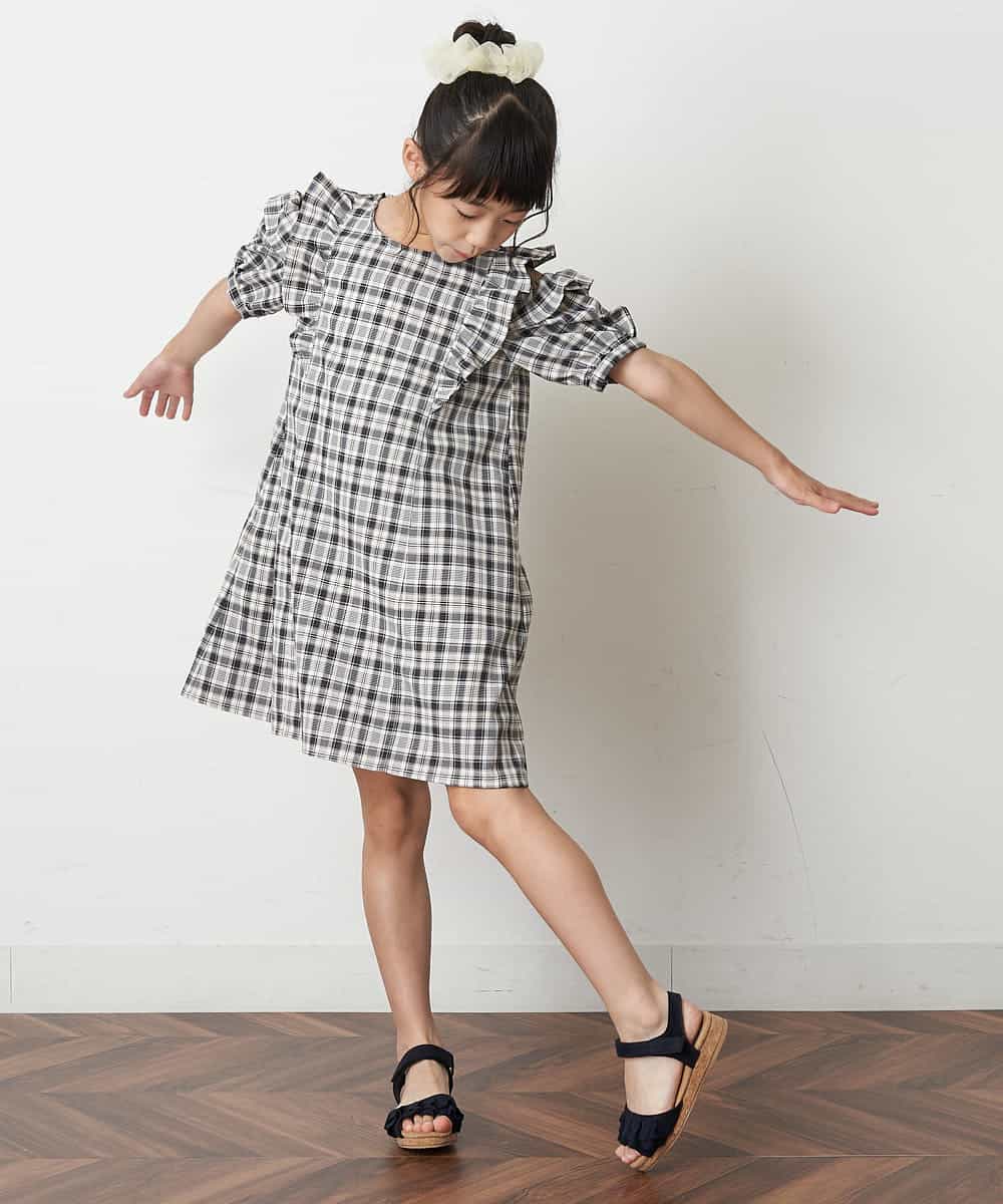 KJEHM02044 a.v.v KIDS(アー・ヴェ・ヴェ) [100-130]肩あきフリルチェック柄ワンピース ブラック