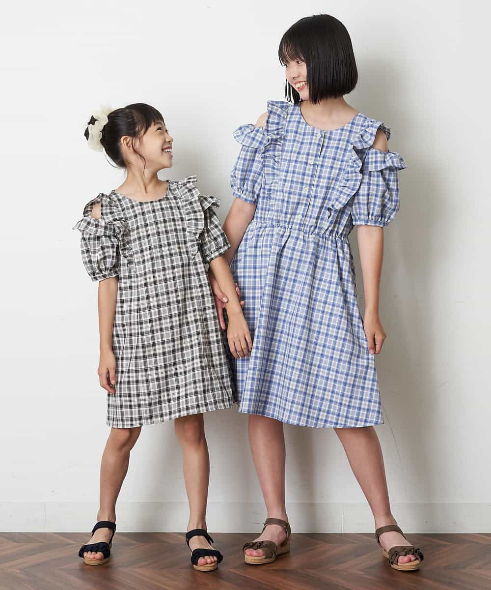 KJEHM02044 a.v.v KIDS(アー・ヴェ・ヴェ) [100-130]肩あきフリルチェック柄ワンピース ブラック