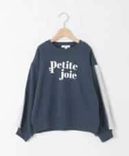 KJKKA34034 a.v.v KIDS(アー・ヴェ・ヴェ) [130-160]【袖デザイン/プリントロゴ＋パール調デザイン/通学にもオススメ】レーステープ裏毛トレーナー ネイビー