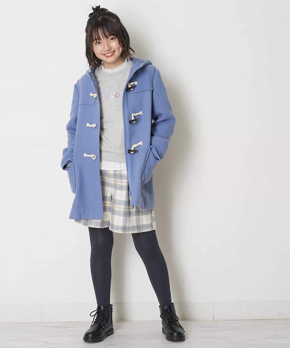 Model : H156 Size160

毎年a.v.vで大人気のダッフルコートが、今年も軽くてふっくらやわらかい素材で登場しました。
さらに、お子様が無理なく着やすいように、軽さにもこだわったアウターです。
通学アウターとして人気のダッフルコートだからこそ、細部のディテールや、どの角度からもきれいに見えるシルエットで高見えする一枚に。
ファスナーとボタンのダブル仕様で防寒性もばっちりです。

チェックはこちらから♪
