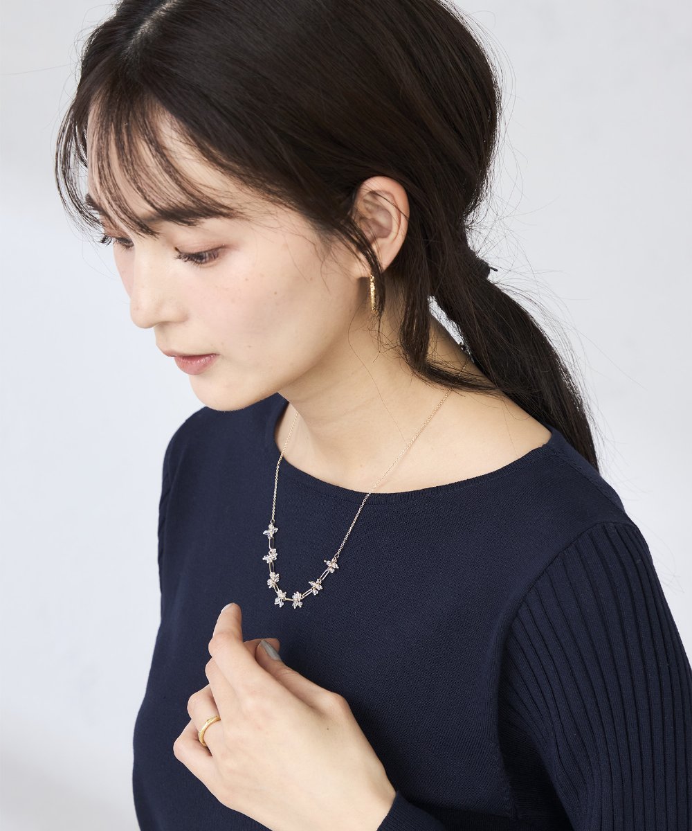 KS2GD16021 a.v.v(アー・ヴェ・ヴェ) フラワーモチーフネックレス ゴールド