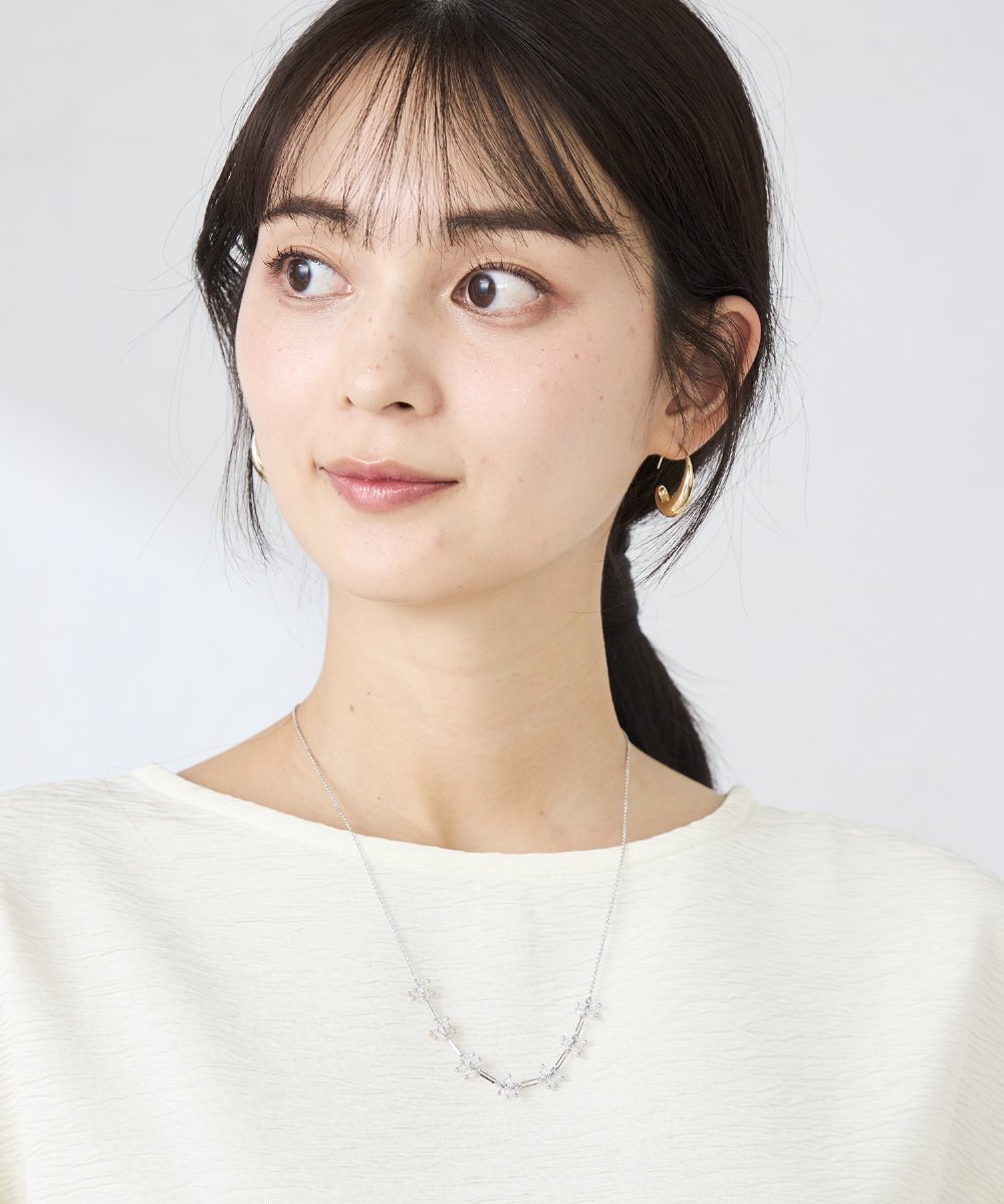 KS2GD16021 a.v.v(アー・ヴェ・ヴェ) フラワーモチーフネックレス シルバー