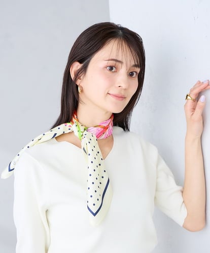 KS3GD01034 a.v.v シルクスカーフ