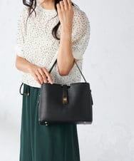 KS5AD04059 a.v.v(アー・ヴェ・ヴェ) ビットハンドバッグ ブラック