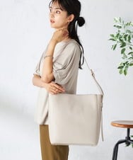 KS5AD05064 a.v.v(アー・ヴェ・ヴェ) ワンハンドルA4トート グレージュ